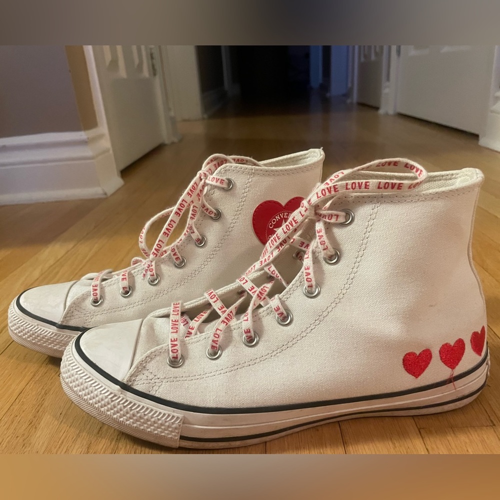 white heart converse